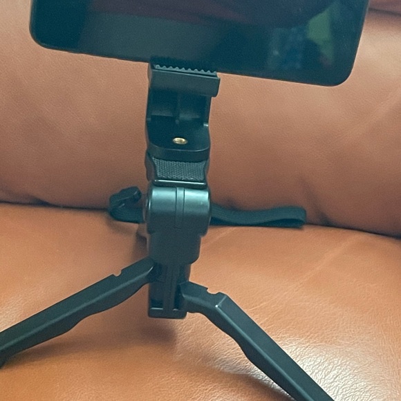 Tripod Bluetooth Remote. Mini Pistol Grip - Picture 4 of 5